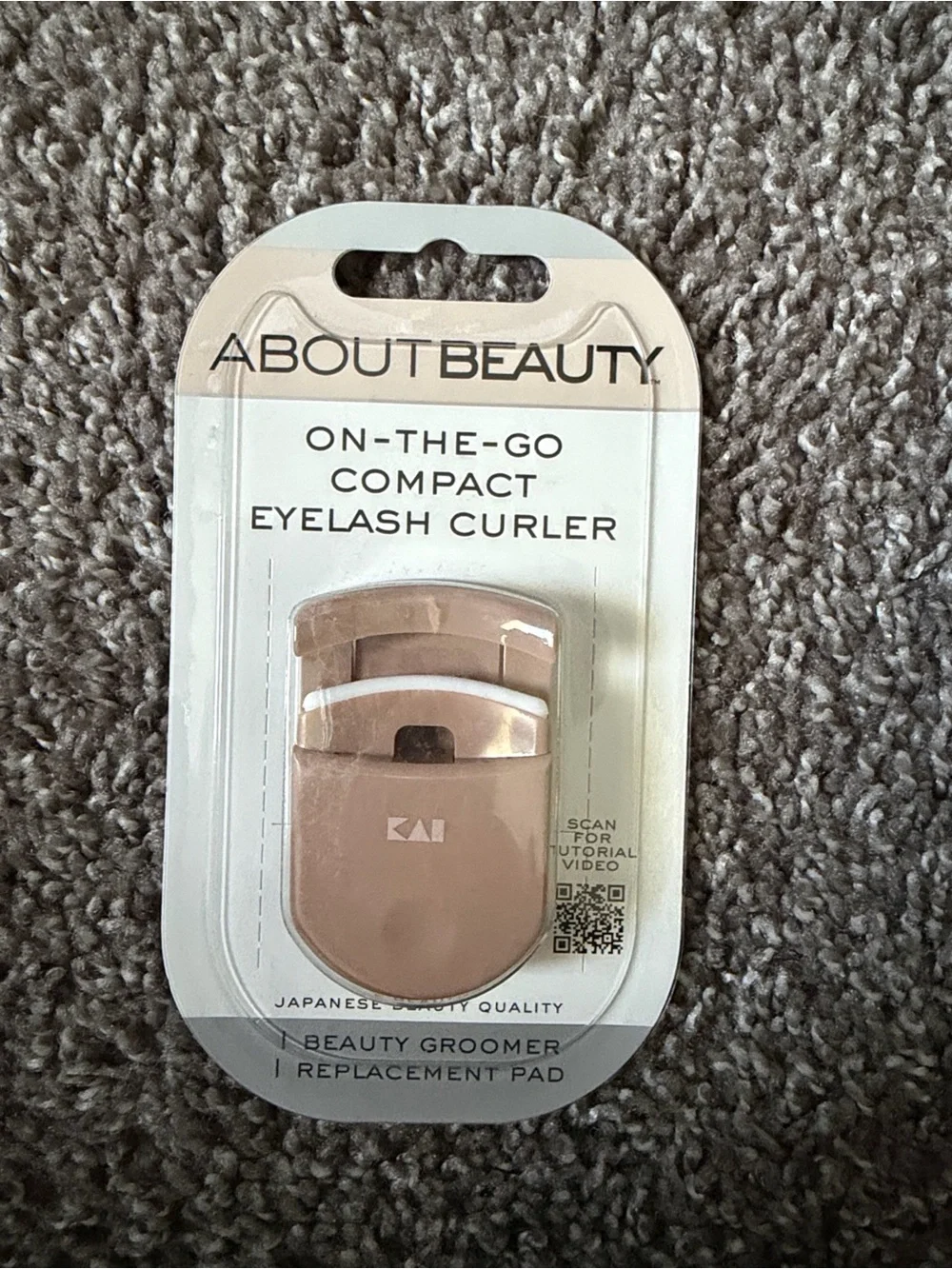 About Beauty On-The-Go Compact Eyelash Curler & Folding Lash Combs Set
